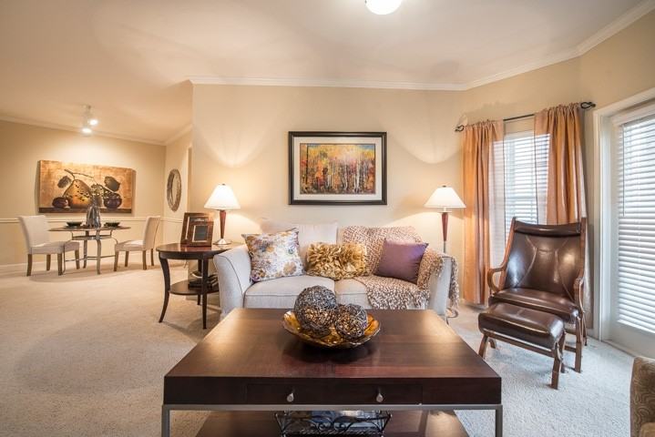 4230 Fairway Dr - Photo 3 of 10