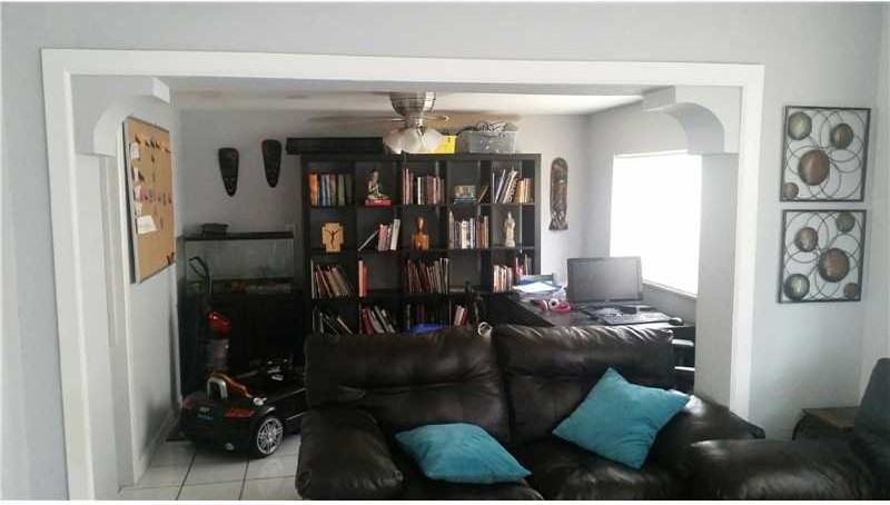 506 N 60th Terrace - Photo 2 of 6