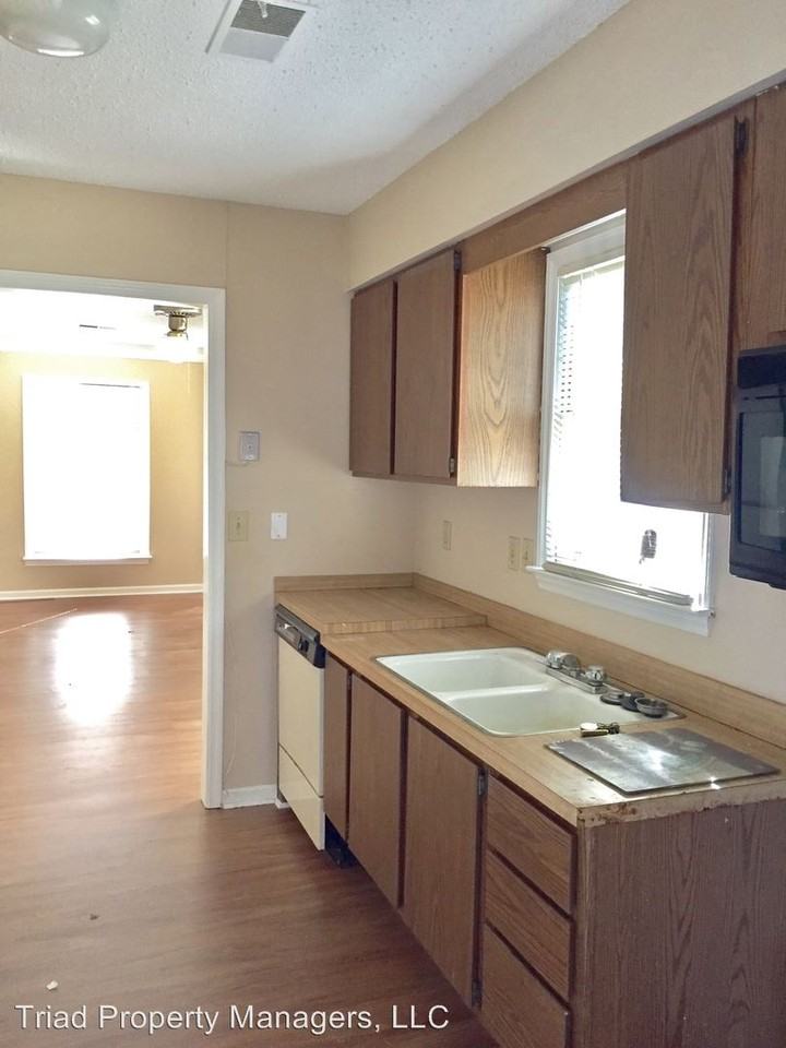 2224 Greensboro St - Photo 3 of 11