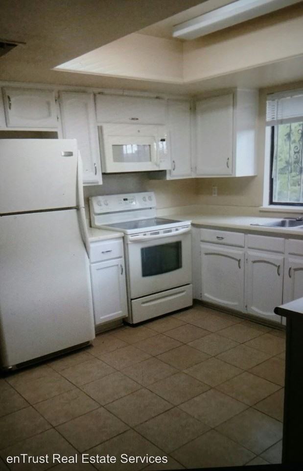 8512 Merrimac Ct NE - Photo 2 of 6