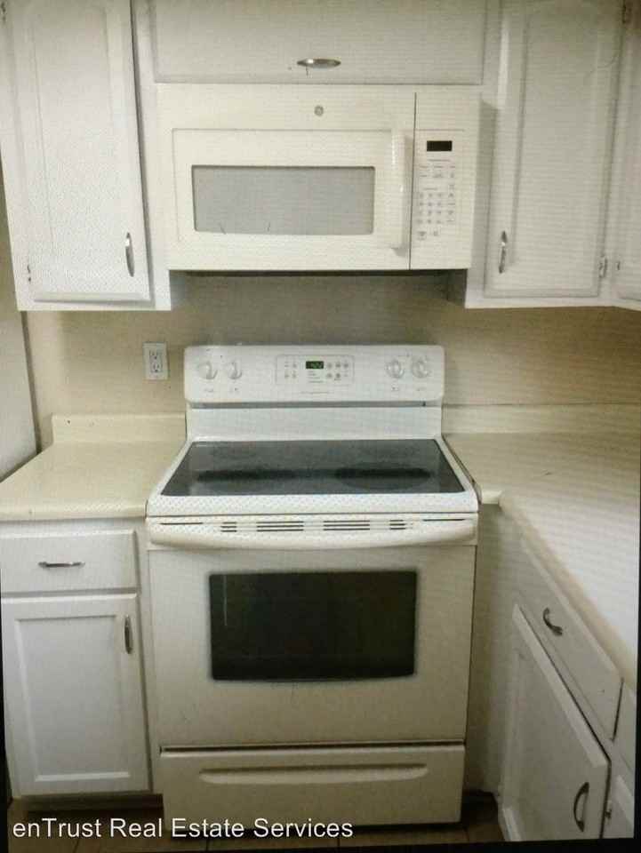 8512 Merrimac Ct NE - Photo 3 of 6