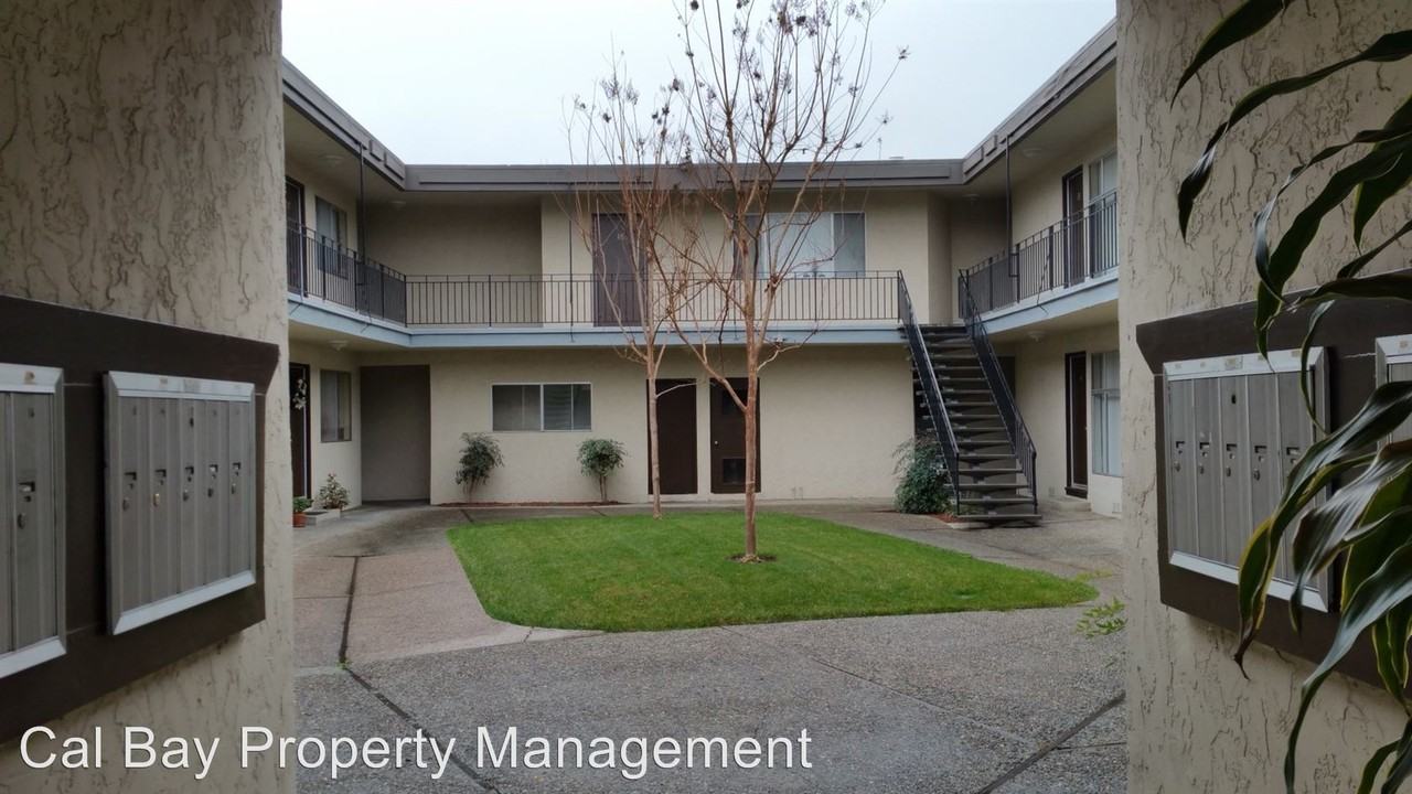 2095 Radio Avenue - Photo 2 of 2