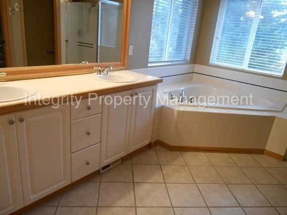 8915 181st St E - Photo 3 of 11