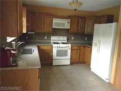 11870 Case Rd - Photo 3 of 8