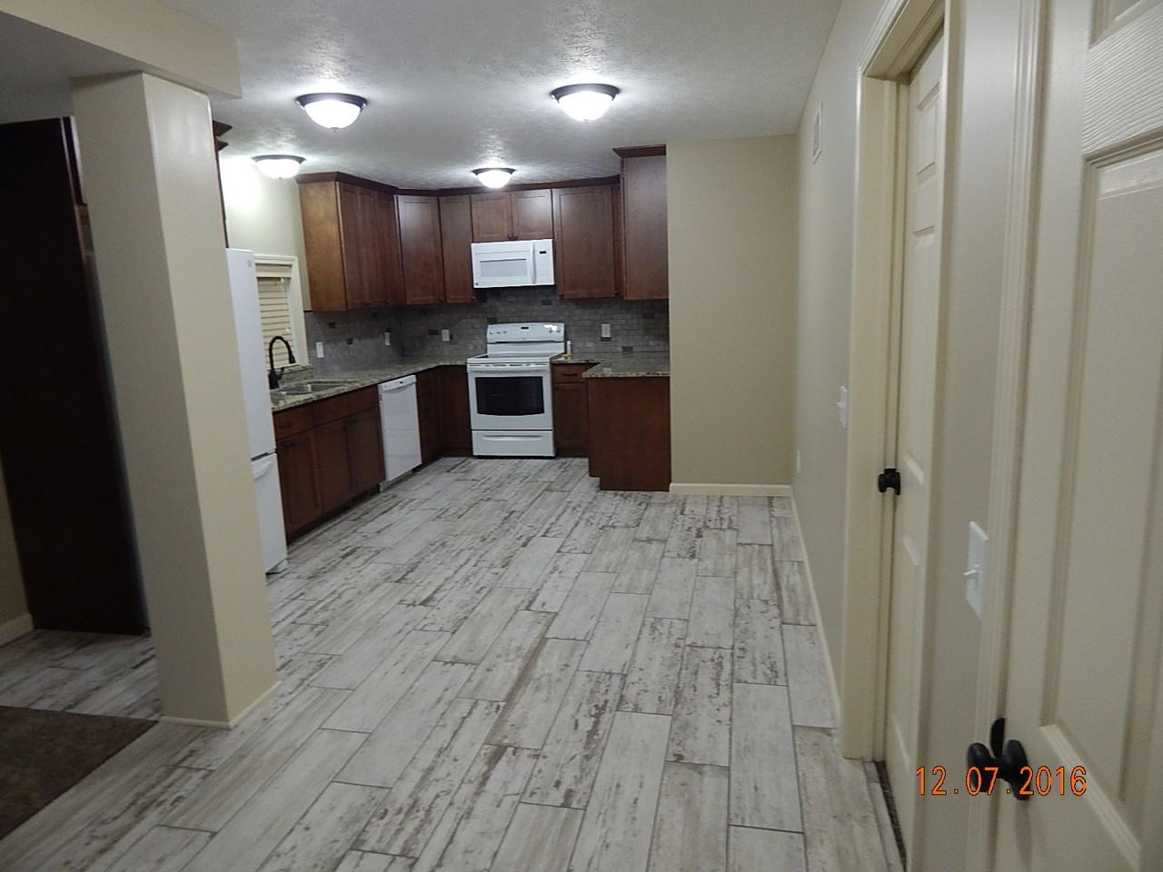 188 W Main St - Photo 2 of 5