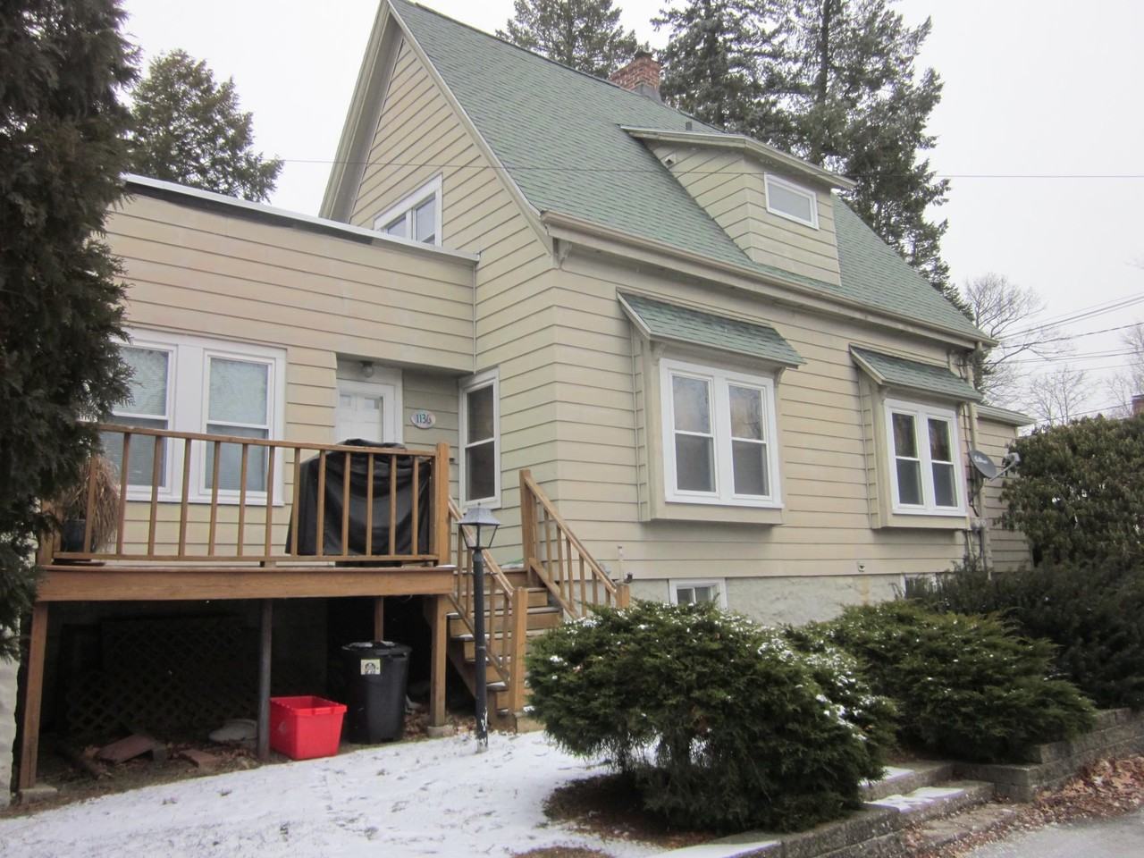1136 Main St - Photo 2 of 17