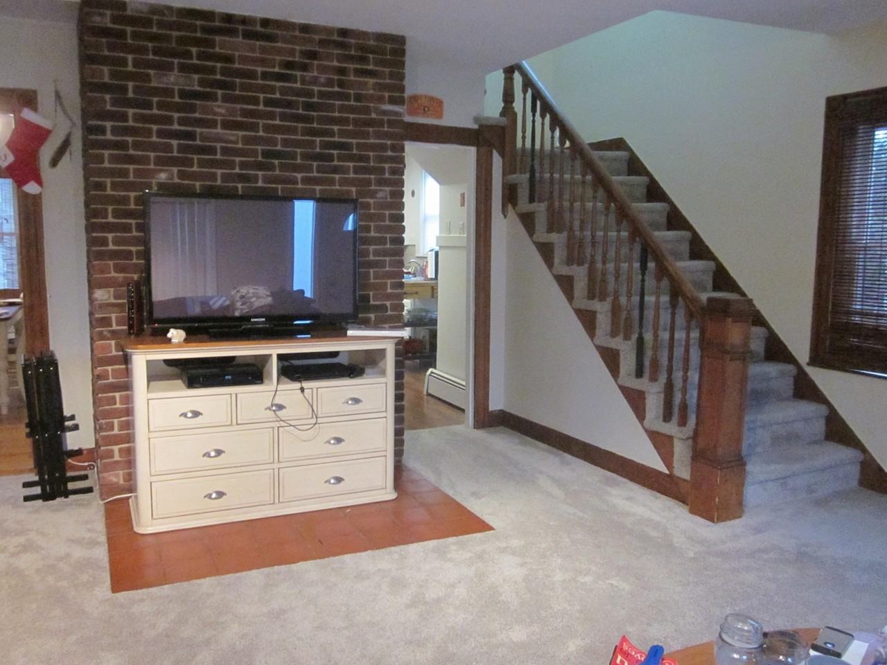 1136 Main St - Photo 3 of 17