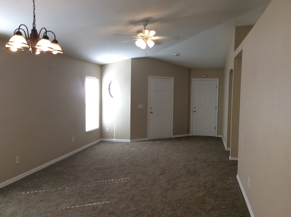 18111 Birdwater Dr - Photo 2 of 9