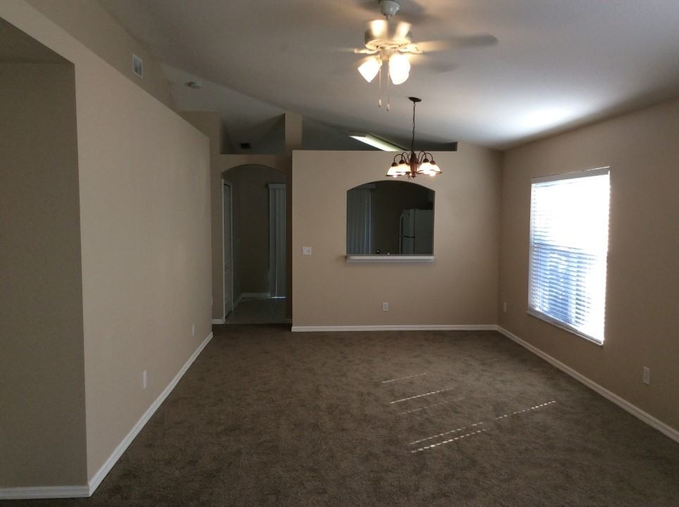 18111 Birdwater Dr - Photo 3 of 9