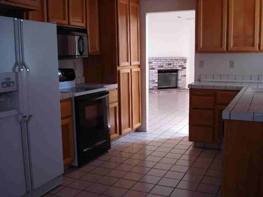 1431 New England Ct - Photo 2 of 16