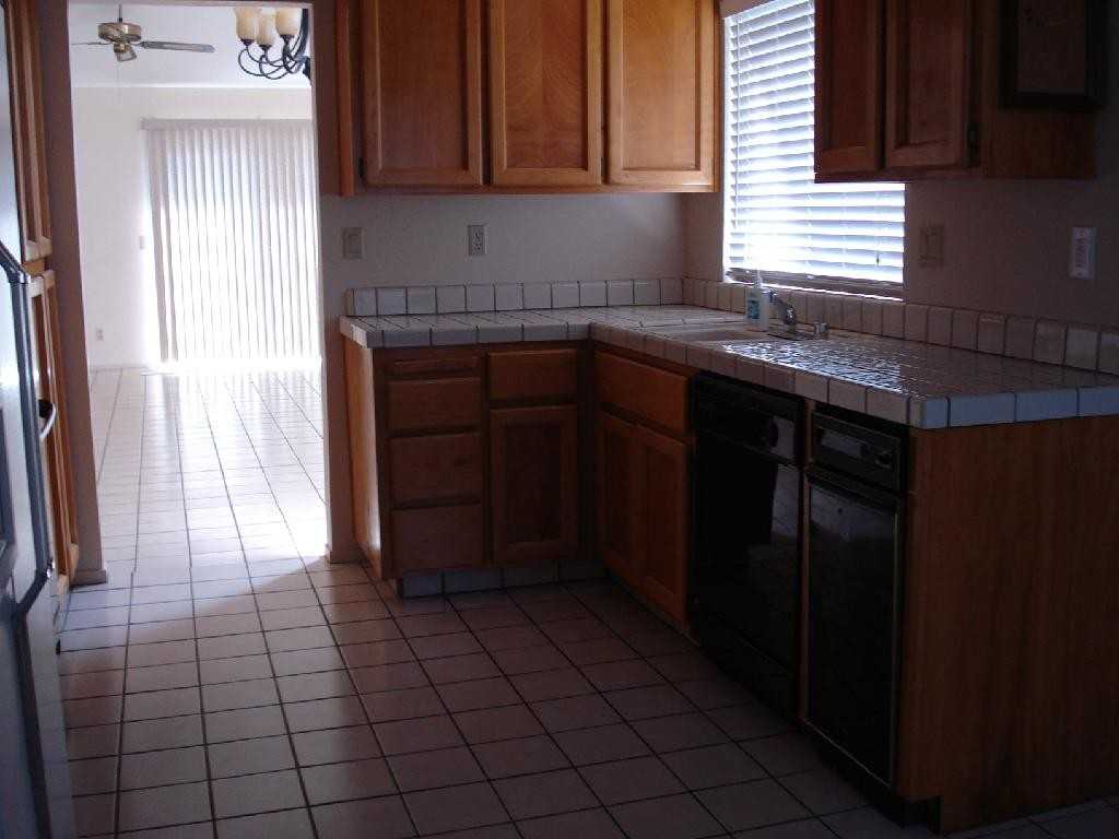 1431 New England Ct - Photo 3 of 16