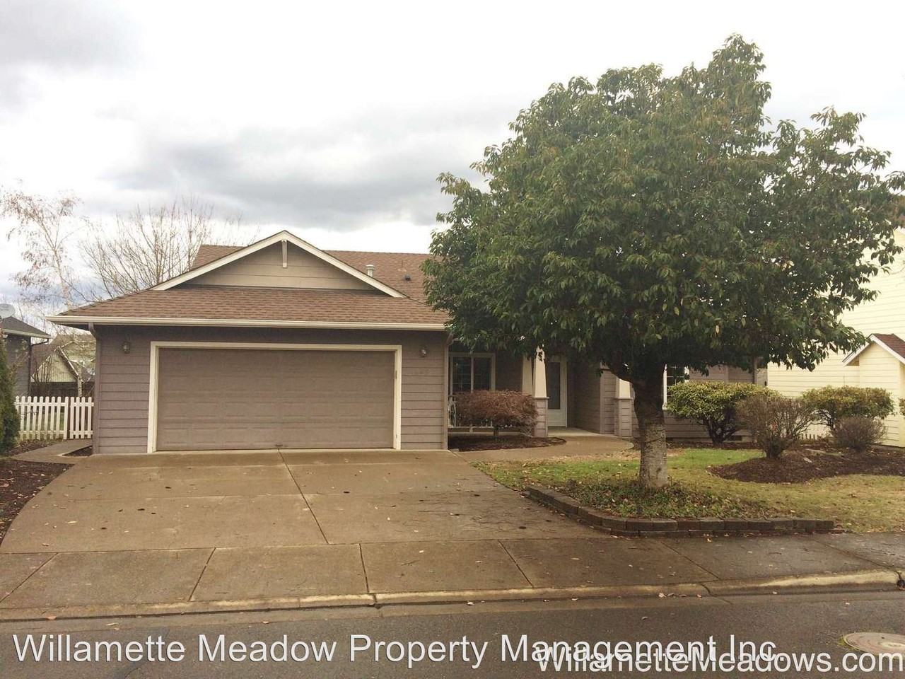 645 Summerview Dr - Photo 2 of 31