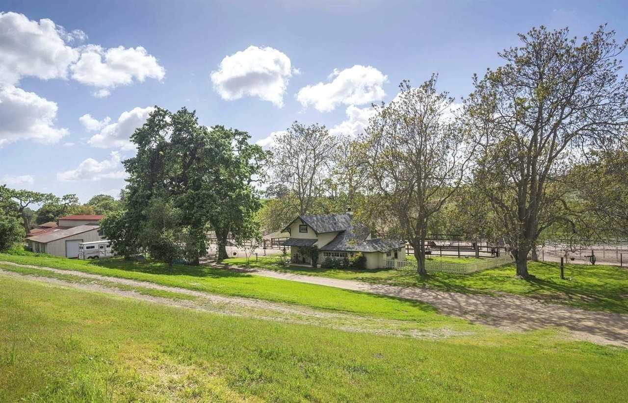 3106-3126 Corral De Quati Rd - Photo 3 of 17