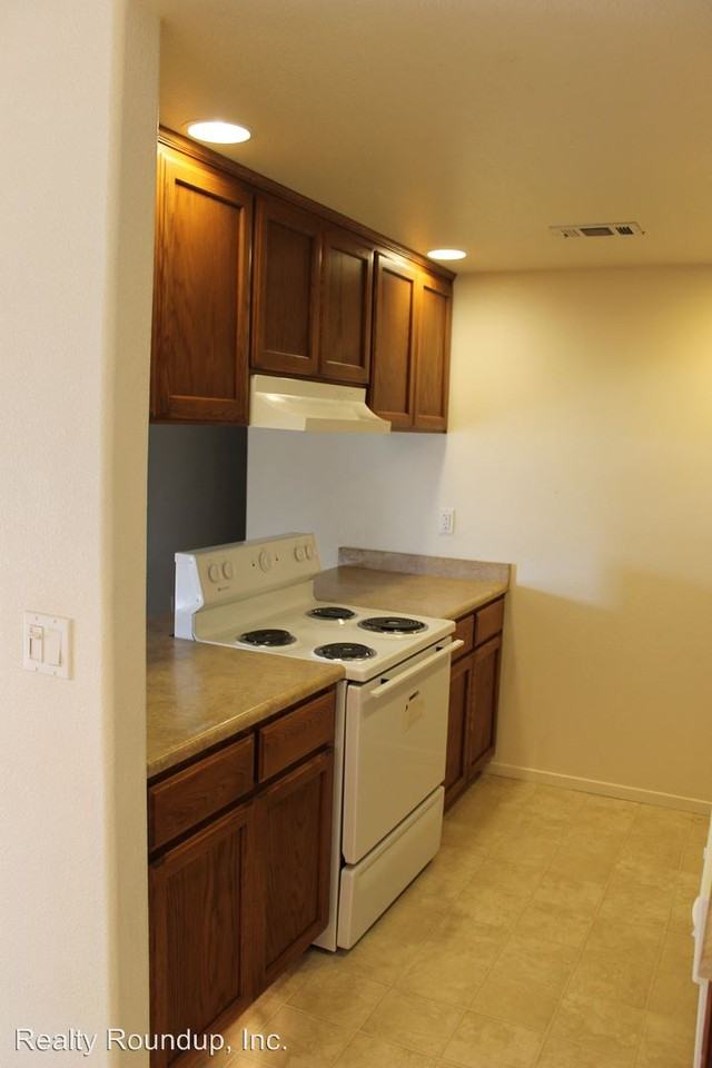 1904 Pawnee Way - Photo 2 of 10