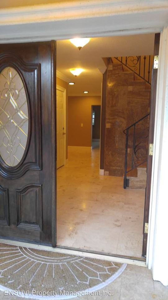 7019 12 Oaks Blvd - Photo 3 of 24