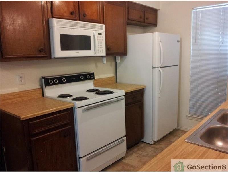 6216 Locust St - Photo 2 of 5