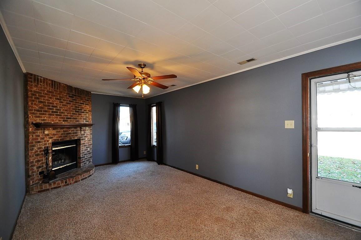 937 W Circle Dr - Photo 3 of 18