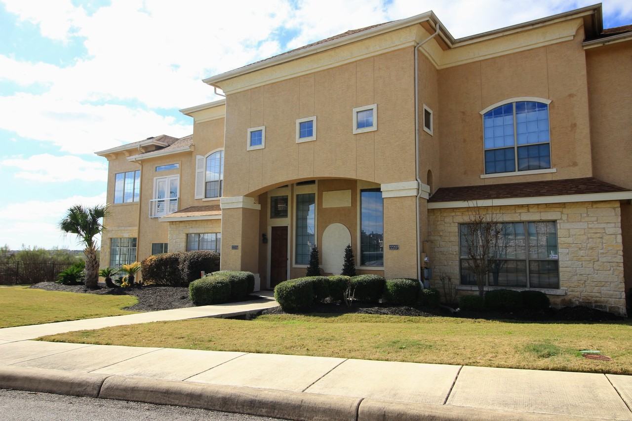 22207 Sausalito Ct - Photo 3 of 25