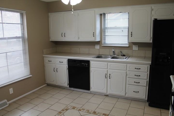 8927 Manning Ave - Photo 2 of 30