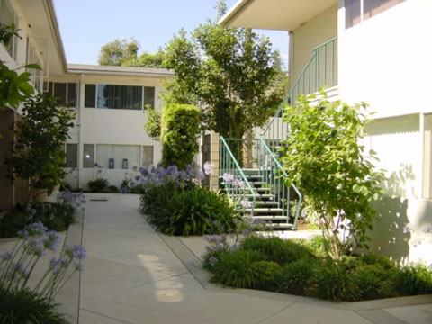 812 South Orange Grove Boulevard - Photo 2 of 12