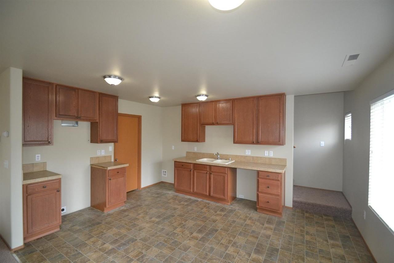 20229 49th Ave E - Photo 3 of 10