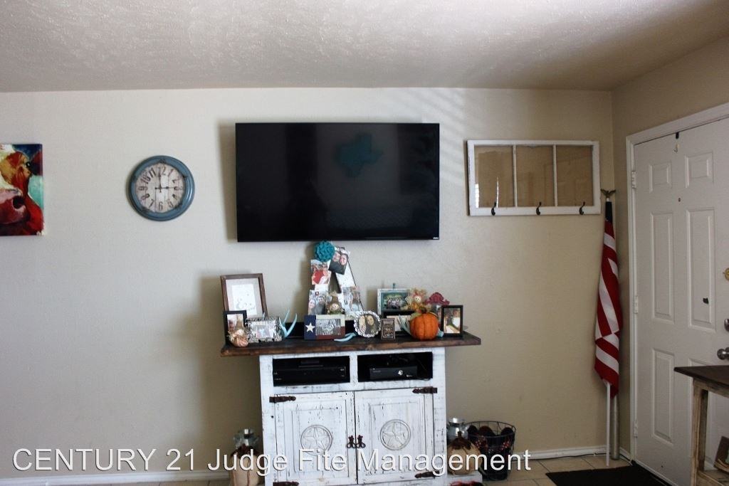 102 Oaklawn - Photo 2 of 10