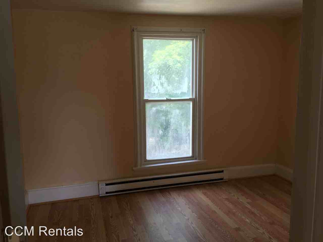 31 Pleasant St - Photo 3 of 6