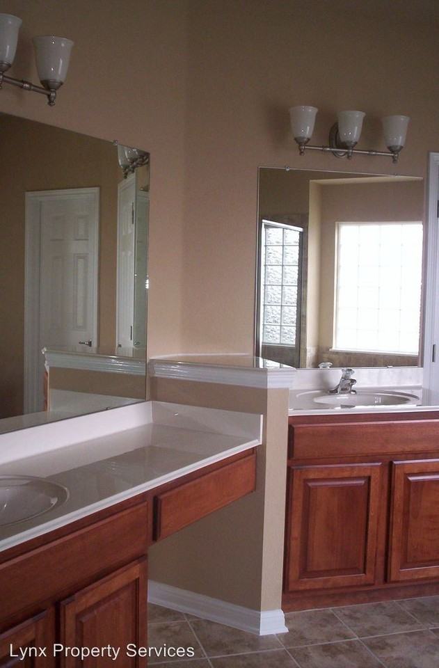 19400 Diablo Dr - Photo 3 of 9