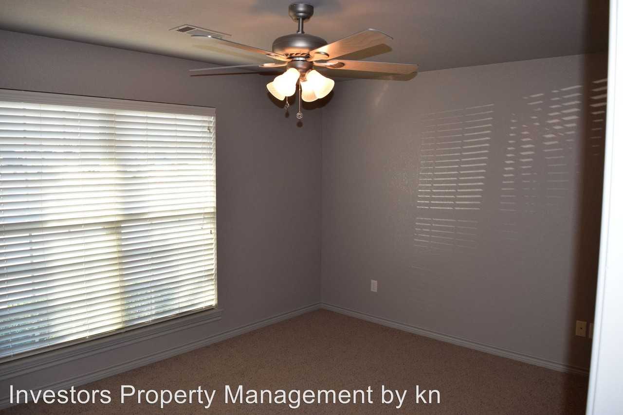 12101 Lynwood Dr - Photo 2 of 11