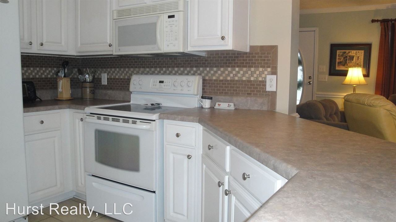 306 Holly Ln - Photo 3 of 21