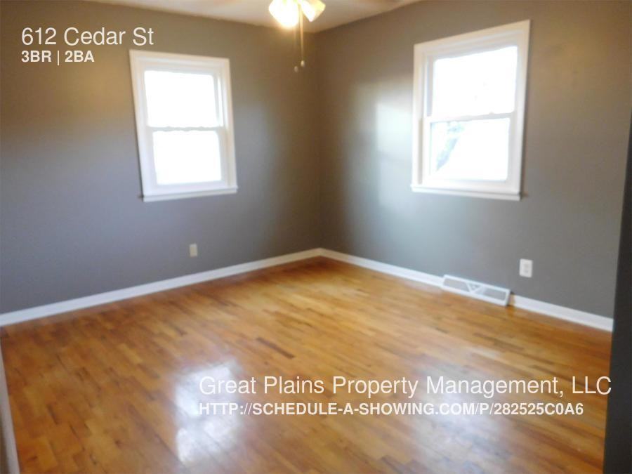 612 Cedar St - Photo 3 of 15