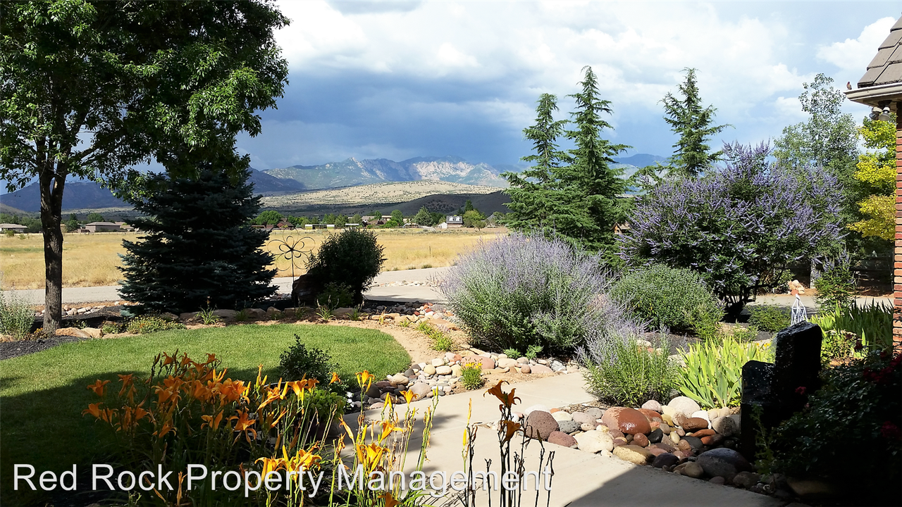 793 N Old Farms Rd - Photo 3 of 50