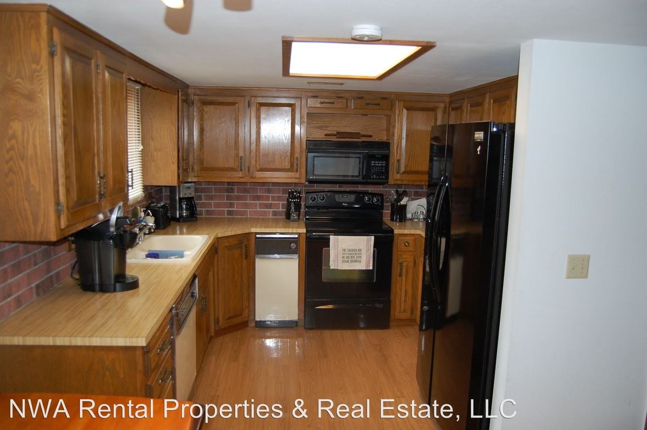 16855 Heritage Bay Rd - Photo 2 of 20