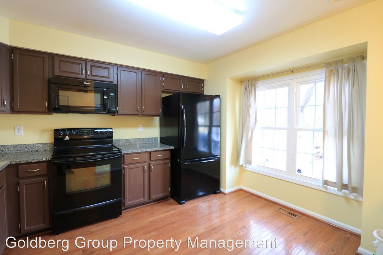 12108 Island View Cir - Photo 2 of 25