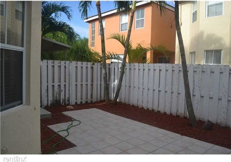 4832 NW 107th Pl - Photo 2 of 9