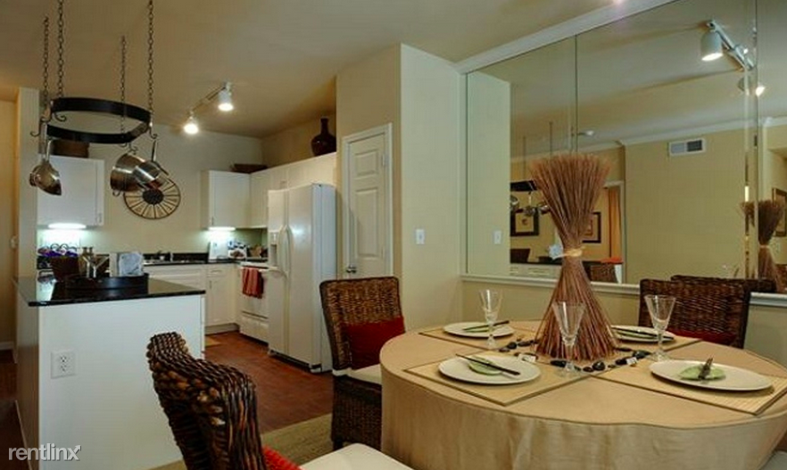 2801 Live Oak St - Photo 3 of 5