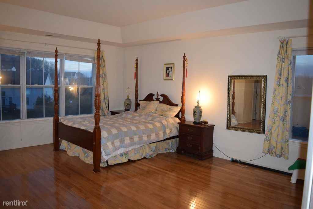 4 Colonial Ct - Photo 3 of 23
