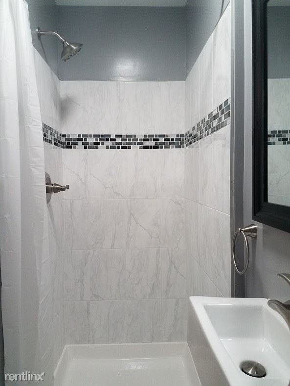 18524 Clovercrest Cir - Photo 3 of 3