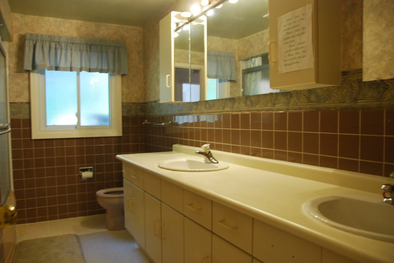 293 Hemlock Street - Photo 3 of 5