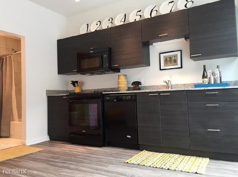 801-843 N LaSalle Dr