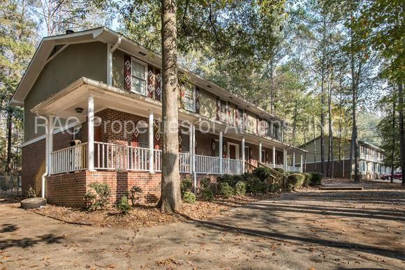 239 Highland Park Dr - Photo 2 of 17