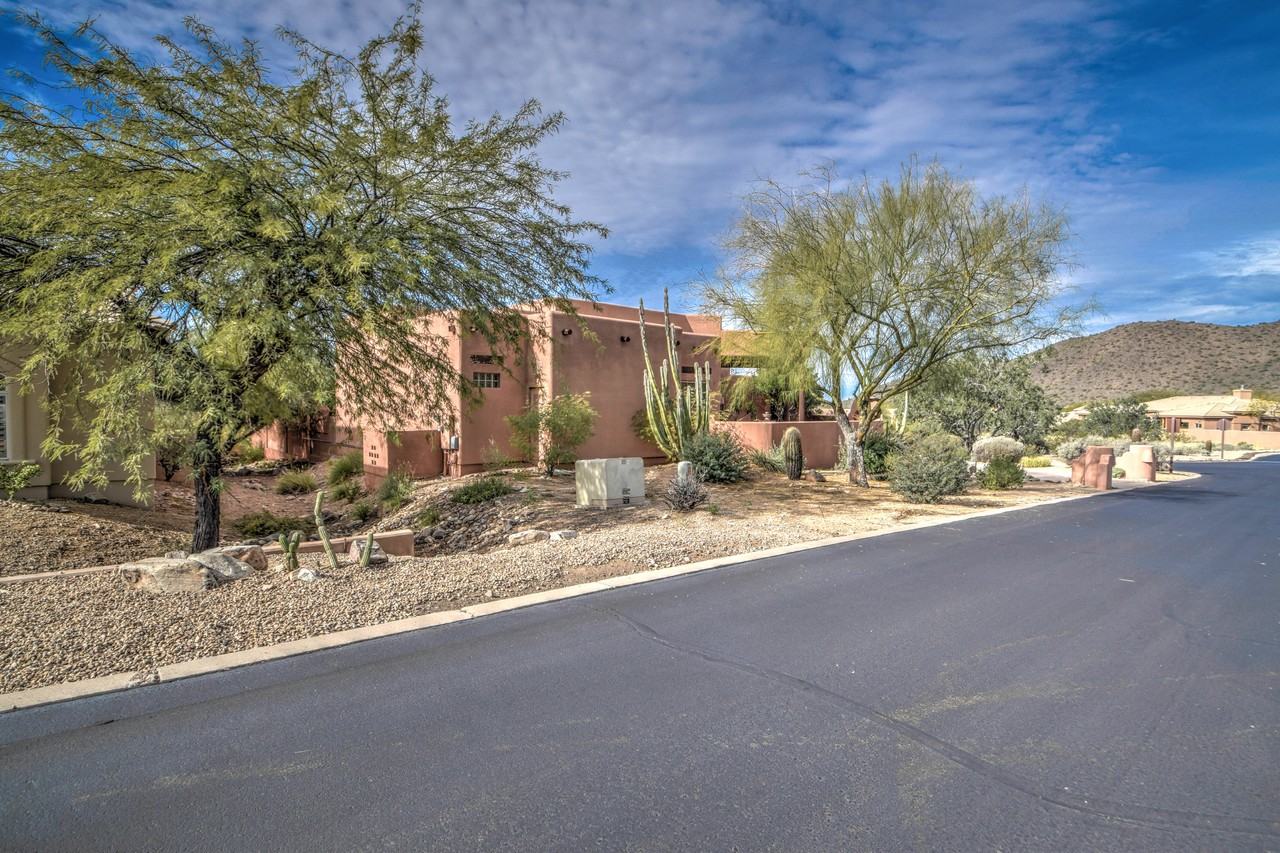 11887 E Paradise Dr - Photo 2 of 50