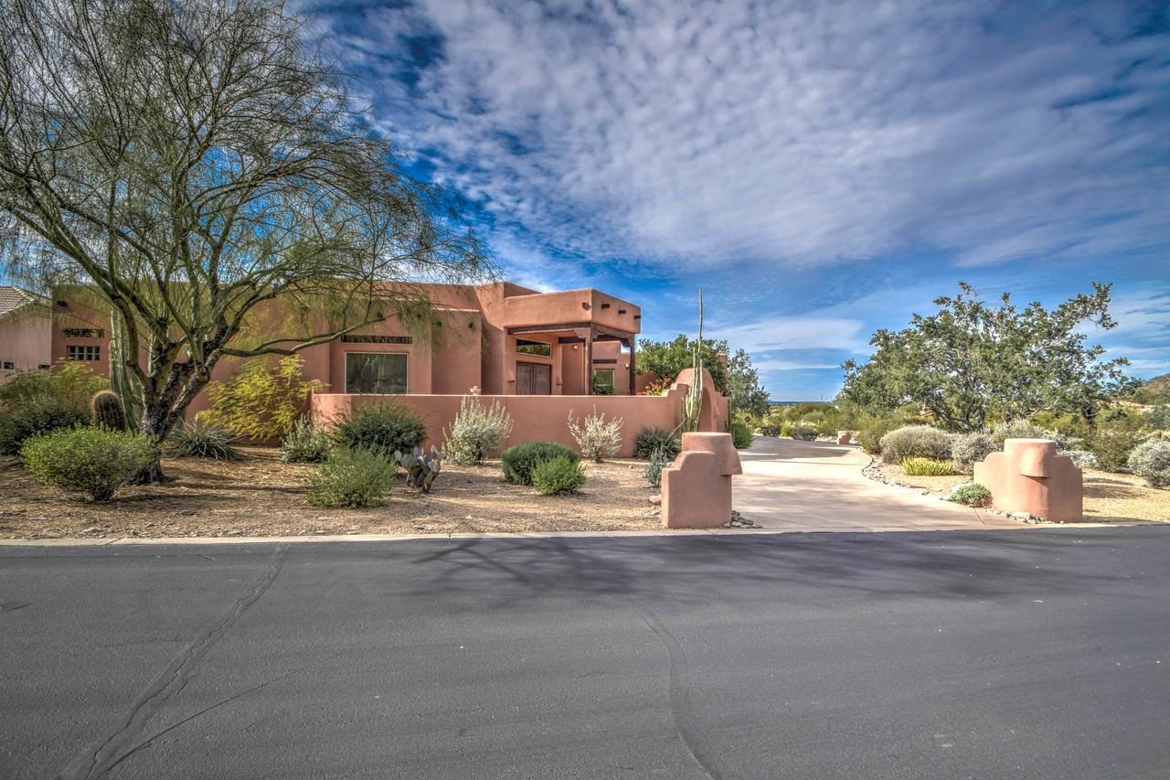 11887 E Paradise Dr - Photo 3 of 50