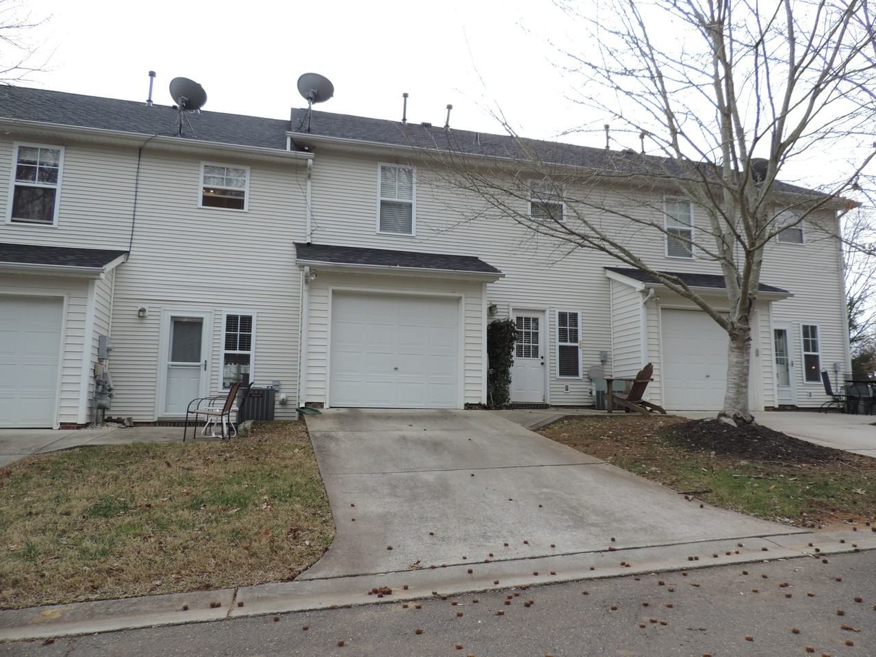 6522 Point Comfort Ln - Photo 2 of 19