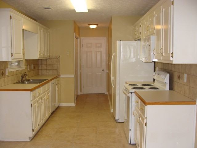 210 Baxter Ln - Photo 2 of 10