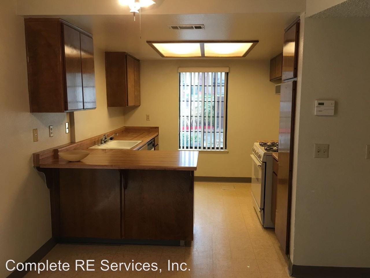 236 E 48th St #1 - Photo 2 of 8