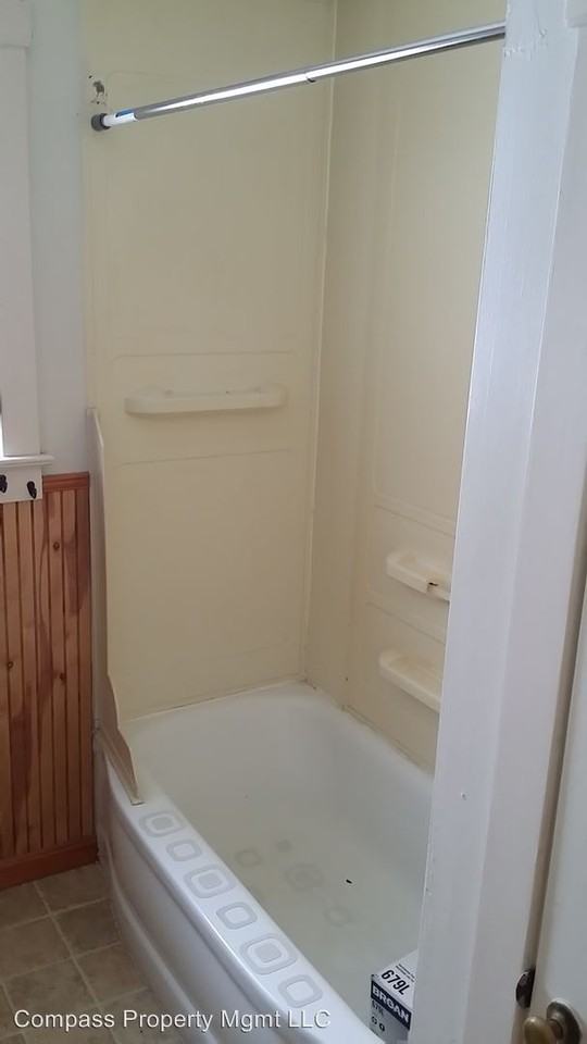 2454 Main St - Photo 2 of 5