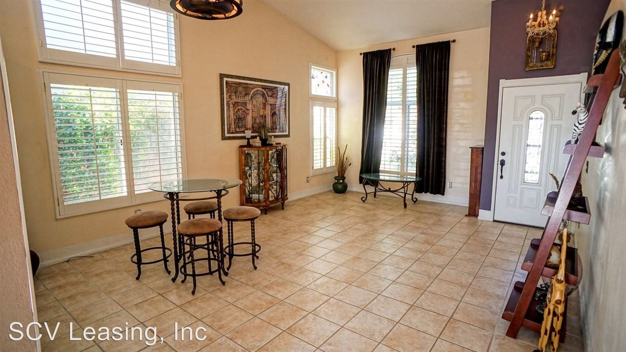 27720 Kristin Ln - Photo 2 of 9