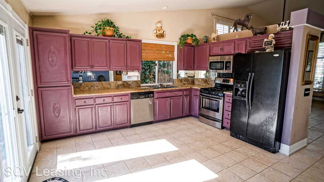 27720 Kristin Ln - Photo 3 of 9