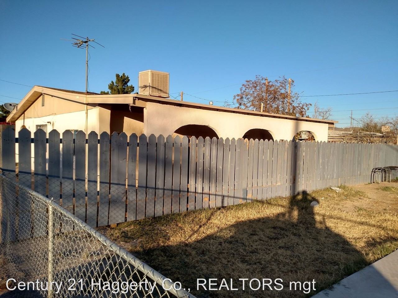 604 N 1st St - Photo 2 of 9